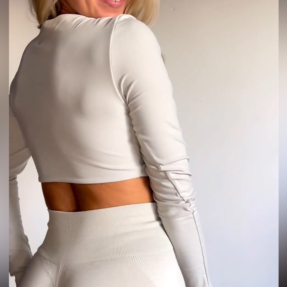 Lazuli label crop top in cream - Picture 17 of 17